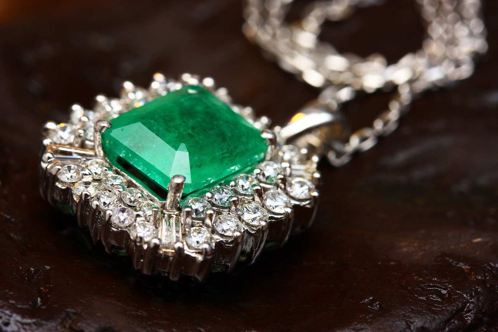 Bold Jewelry Styles To Make A Spectacular Statement Bold Jewelry Styles To Make A Spectacular Statement