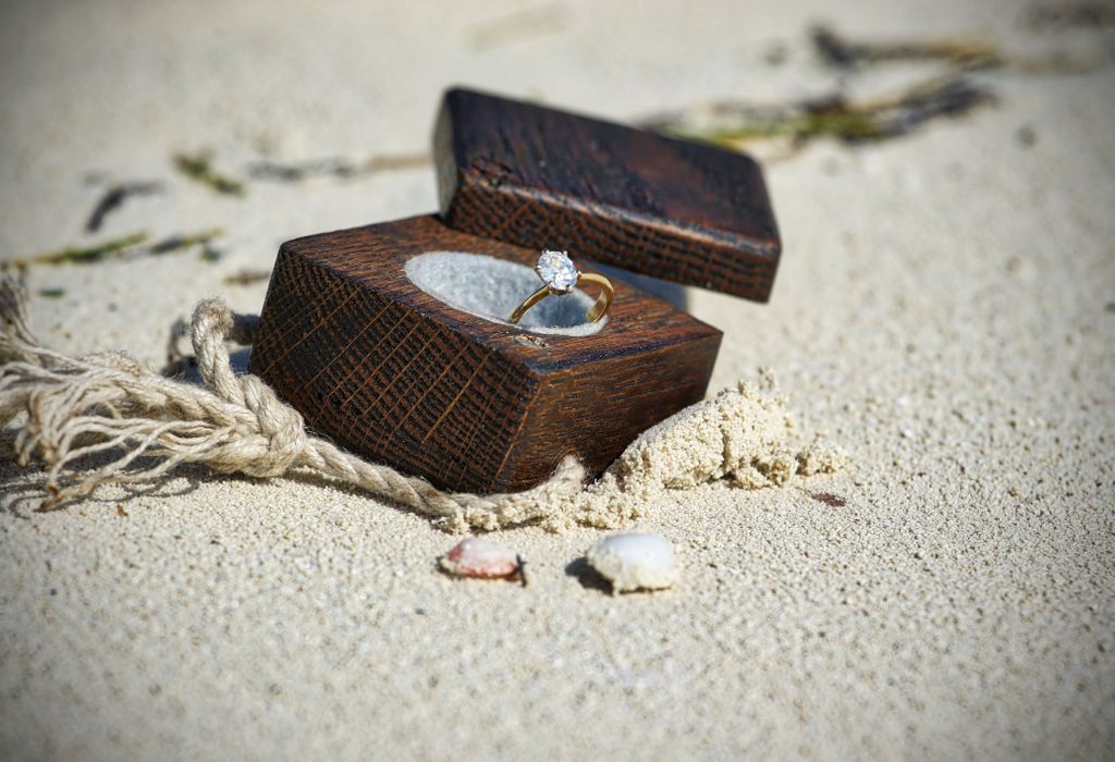 Neat Ways to Give Jewelry Neat Ways to Give Jewelry