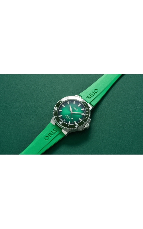 ORIS 43.5mm Aquis Date Cal 400 Green Dial And Strap